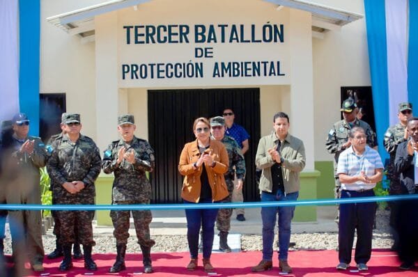 Gobierno hondureño inaugura tercer batallón de protección ambiental