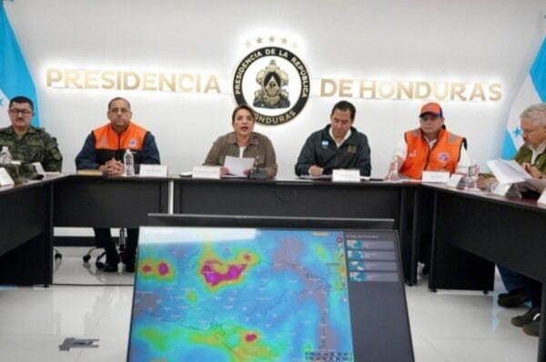 Alcaldes hondureños destacan gestión del Gobierno tras tormenta Sara