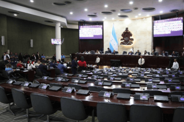 Partidos opositores hondureños bloquean aprobación del presupuesto 2025