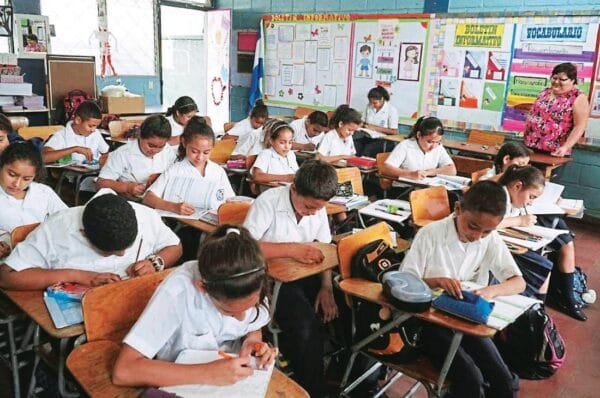 Deserción escolar en Honduras disminuye progresivamente