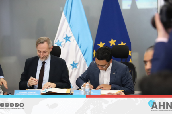 Honduras firma histórico acuerdo para combatir el fraude aduanero