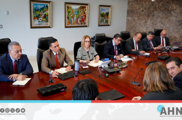 Gabinete Económico de Honduras se reúne con misión del Fondo Monetario Internacional