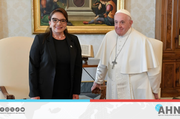 Presidenta de Honduras participará en la ceremonia de honras fúnebres del papa Francisco