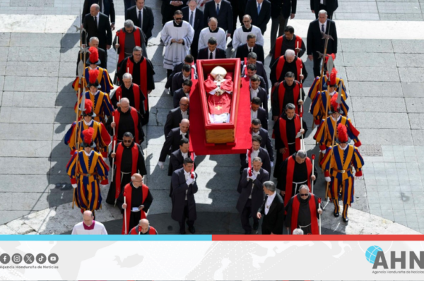 Trasladan restos del papa Francisco a la Basílica de San Pedro