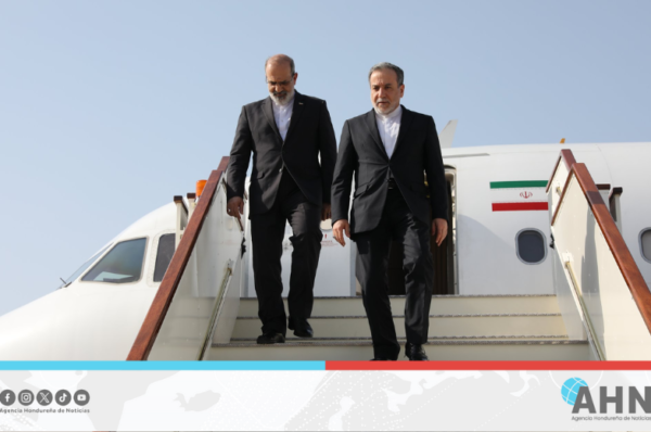 Ministro iraní arribó a Omán para tercera ronda de conversaciones con EEUU