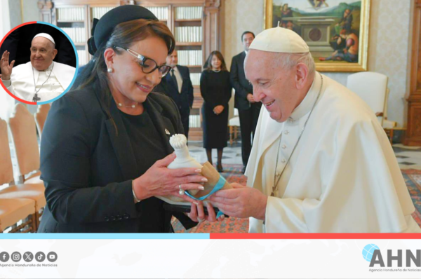 Funcionarios hondureños lamentan fallecimiento del Papa Francisco