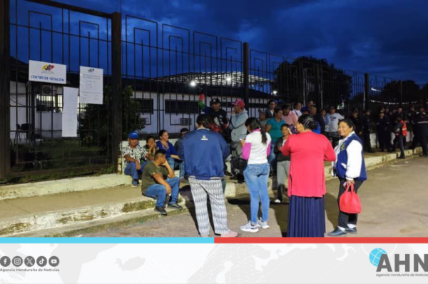 Venezuela inició elecciones con el 100 % de mesas electorales instaladas