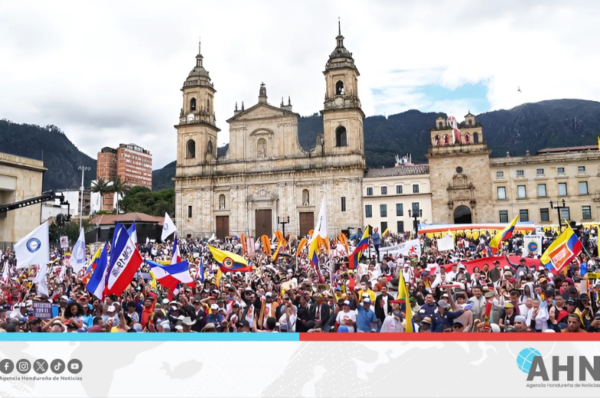 Colombia se moviliza en respaldo a consulta popular propuesta por Petro