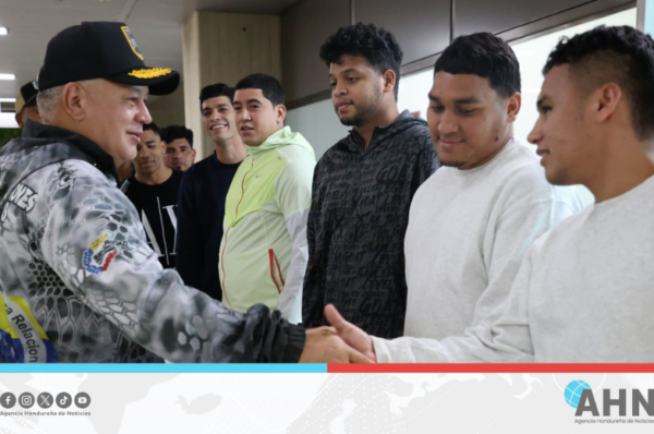 Venezuela recibe 174 connacionales deportados desde Estados Unidos