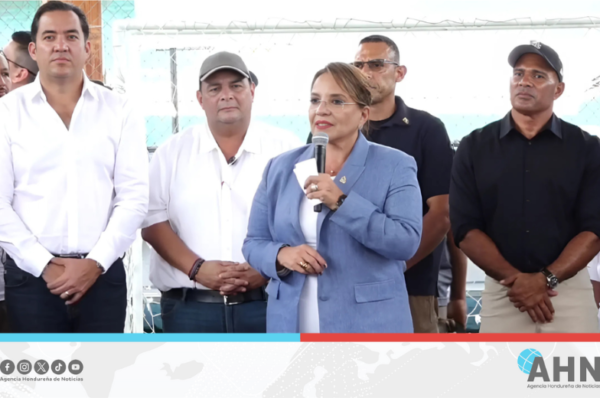 Gobierno de Honduras inaugura cancha deportiva número 74