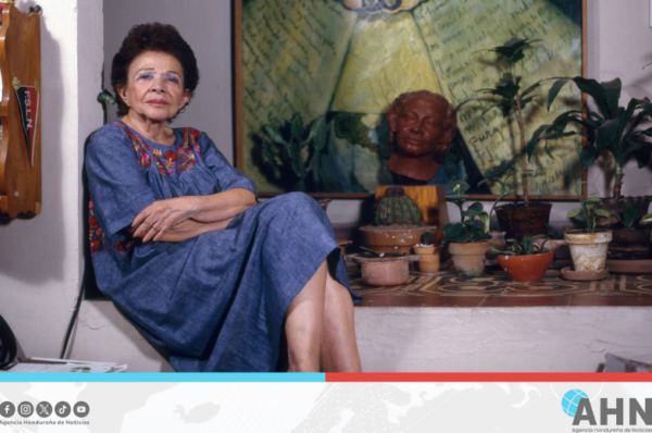 Celebrarán Semana de la Poesía en honor a escritora hondureña Clementina Suárez