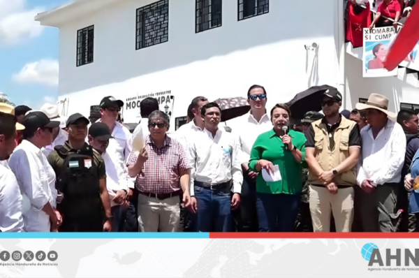 Presidenta de Honduras inaugura moderna aduana en frontera con El Salvador