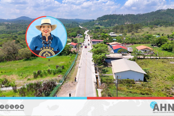 Presidenta Castro inaugura carretera en la zona occidental de Honduras