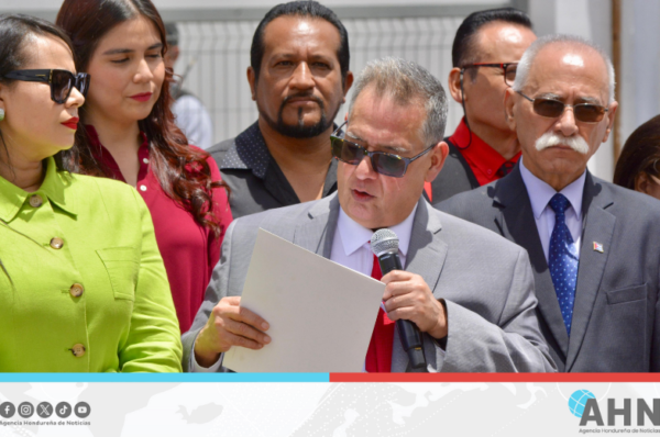 Ministro resalta compromiso hondureño y cooperación cubana en salud pública