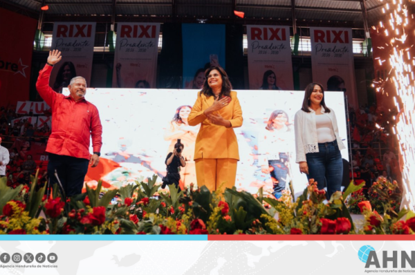 Candidata oficialista del Partido Libre inicia campaña presidencial con multitudinaria Asamblea