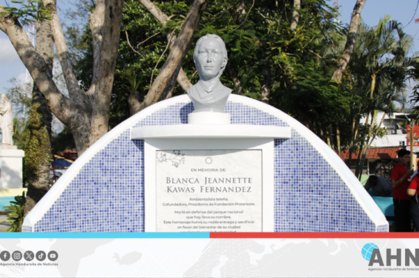 Honduras devela monumento en honor a la ambientalista Jeannette Kawas
