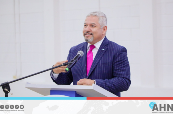 Canciller de Honduras recibe homenaje de despedida por su labor diplomática