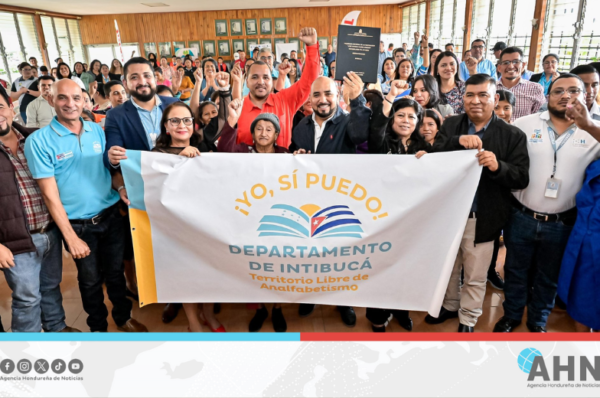 Intibucá se convierte en el departamento número 14 libre de analfabetismo en Honduras