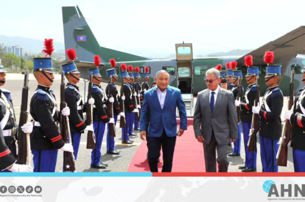 Primer ministro de Belice visita Honduras para participar en cumbre del BCIE