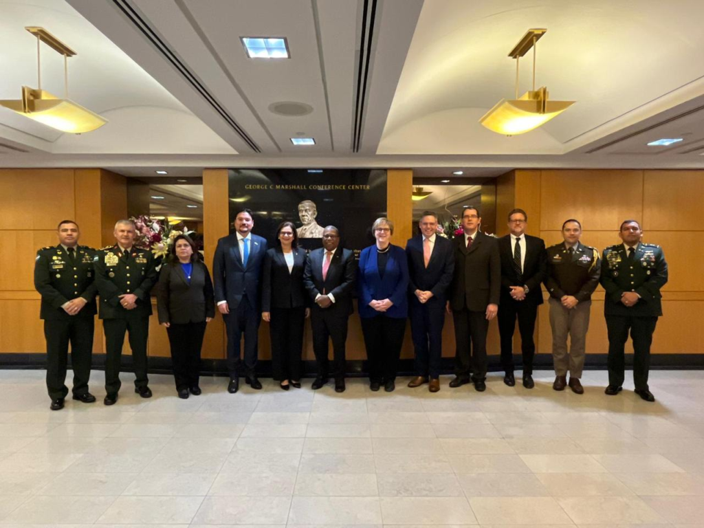 Rixi Moncada concluye gestión como ministra de Defensa con legado de soberanía en Honduras.