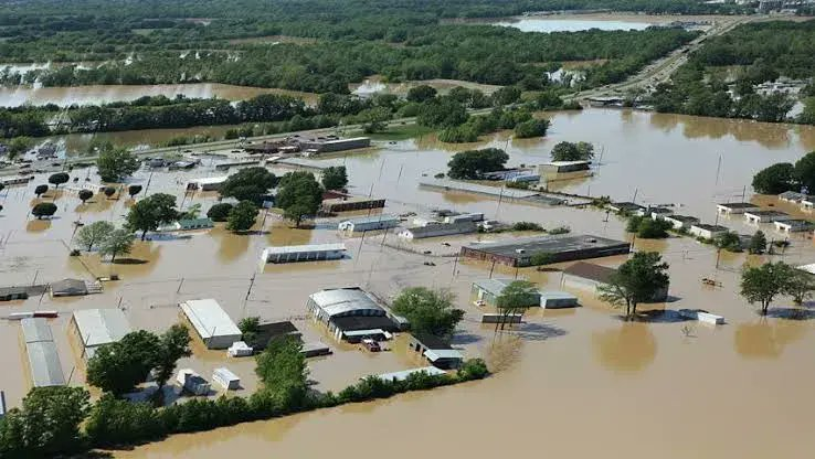 Reportan más de 100 fallecidos a causa de las inundaciones en Nigeria. 