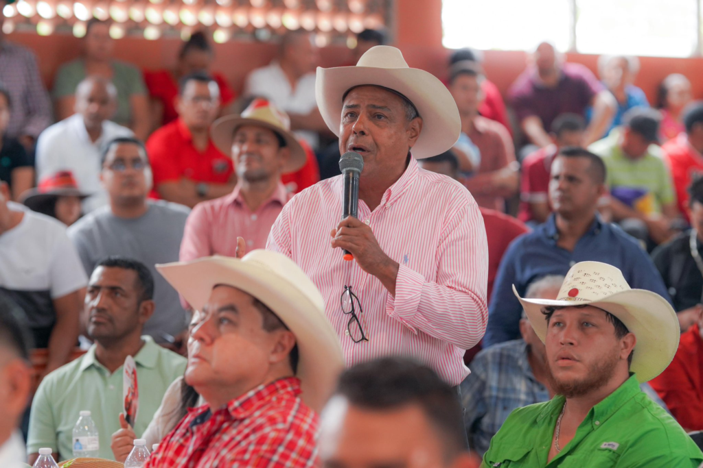 Participación de diferentes sectores obreros con abogada en Danlí. 