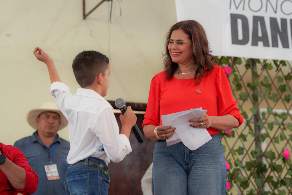 La abogada Moncada escuchó desde los más pequeños hasta los más grandes. 