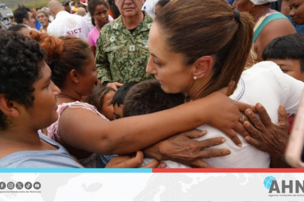 Presidenta de México brinda asistencia a damnificados tras huracán Erick