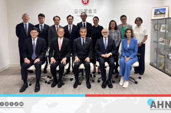 Embajador hondureño conoce modelo de sistema de salud chino