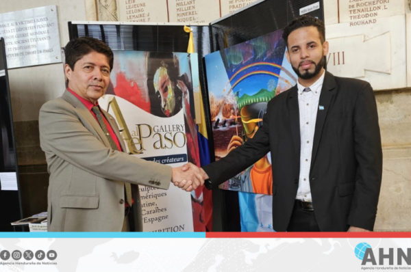 Artista hondureño participa en exposición de arte en Francia