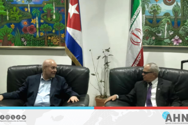Líder parlamentario iraní visita Cuba para fortalecer lazos diplomáticos