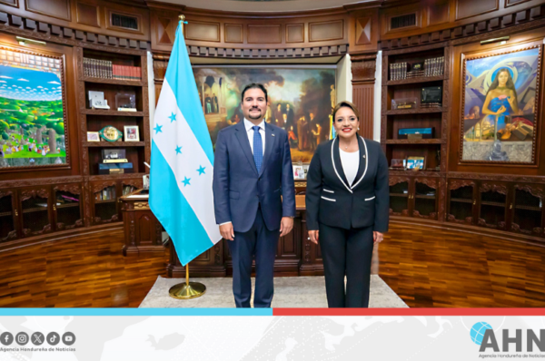 Presidenta Castro juramenta a Javier Bu como nuevo canciller de Honduras