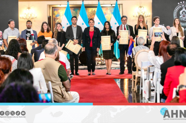 Presidenta Castro homenajea líderes internacionales por apoyar lucha del pueblo hondureño