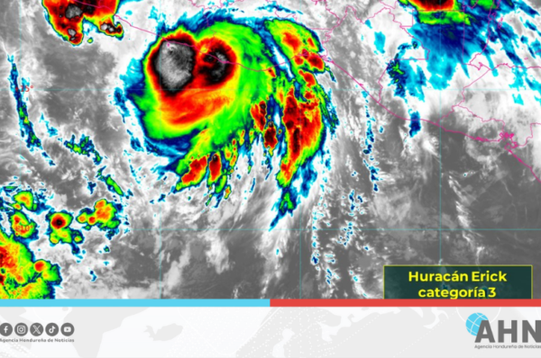 Huracán Erick impacta al oeste de México como categoría tres
