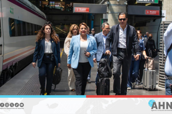 Arriba Presidenta Xiomara Castro a Sevilla para participar en cumbre de la ONU