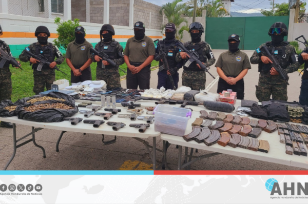 Fuerzas de seguridad hondureñas decomisan arsenal de armas en penitenciaría