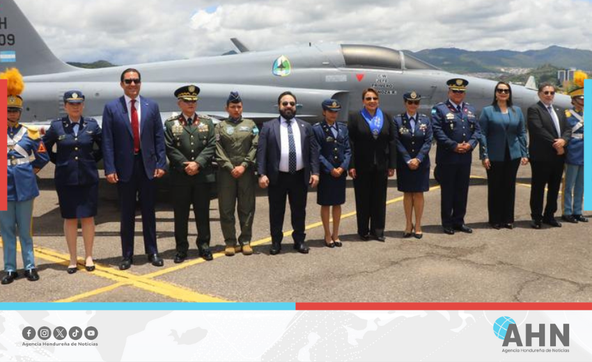 Presidenta de Honduras celebra 94 años de la Fuerza Aérea