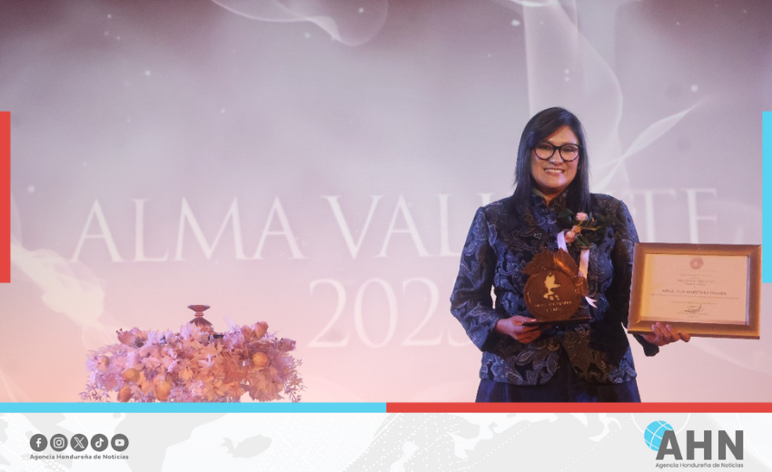 Funcionaria hondureña recibe premio internacional “Alma Valiente 2025” en México