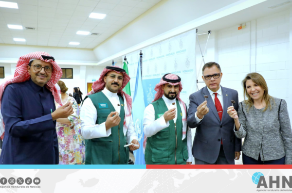 Recibe Honduras 2,460 toneladas de dátiles de Arabia Saudita