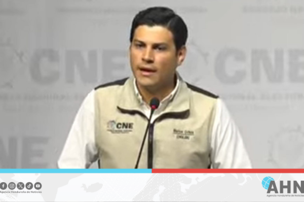 Consejero electoral hondureño explica distribución del pago de la deuda política