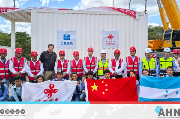 Embajador de China visitó proyecto de ampliación de escuelas agrícolas en Honduras