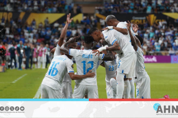 Honduras derrota 2-0 a El Salvador y suma tres puntos en la Copa Oro