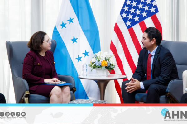 Honduras se reúne con representante de EEUU para abordar protección de migrantes