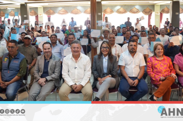 Gobernación certifica Planes de Desarrollo a 95 alcaldías hondureñas