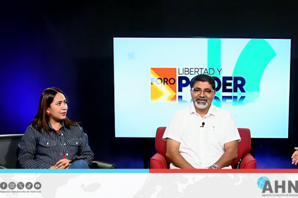 Fórmula presidencial de Rixi Moncada destaca propuestas tras proclamación oficial