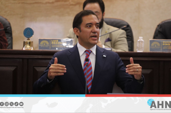 Presentan propuesta de ley para crear Corporación Nacional del Ferrocarril Interoceánico en Honduras