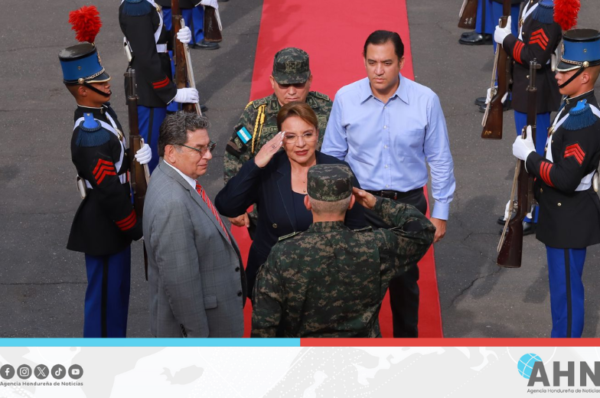 Presidenta de Honduras sostiene reunión con FFAA para reforzar seguridad nacional