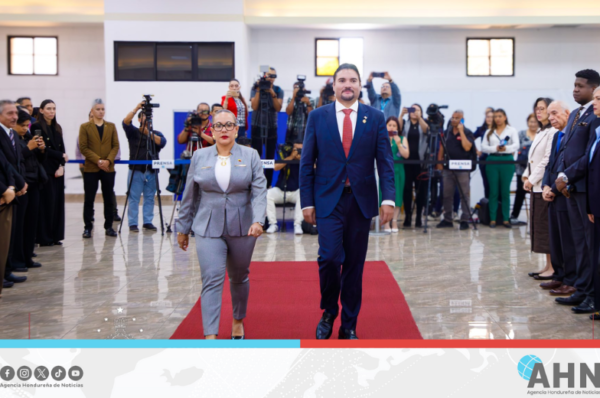 Canciller hondureño se presenta oficialmente ante el cuerpo diplomático acreditado en el país
