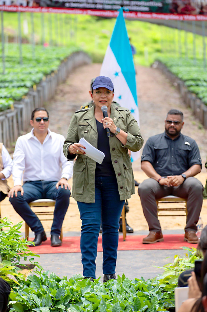 Evo Morales respalda a Presidenta Castro ante posible fraude electoral en Honduras.