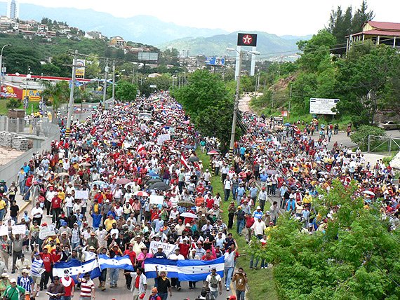 Honduras conmemora 16 años del "golpe" que sembró una revolución.